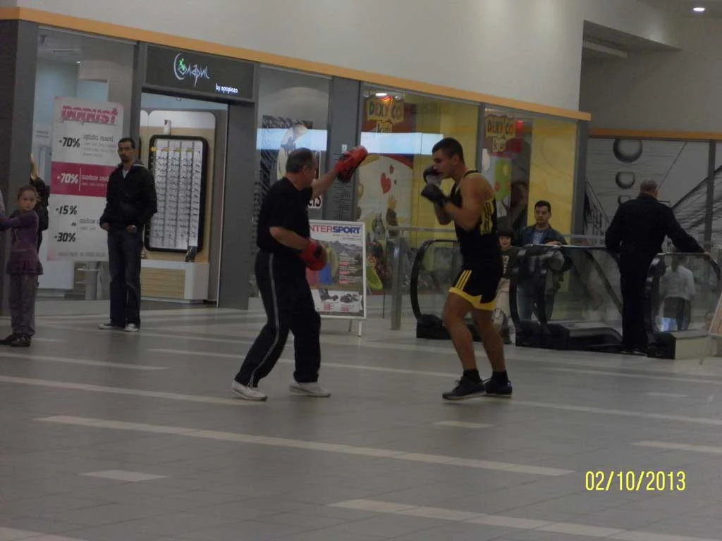 02.10.2013 godine u tržnom centru "Roda" održana sportska prezentacija