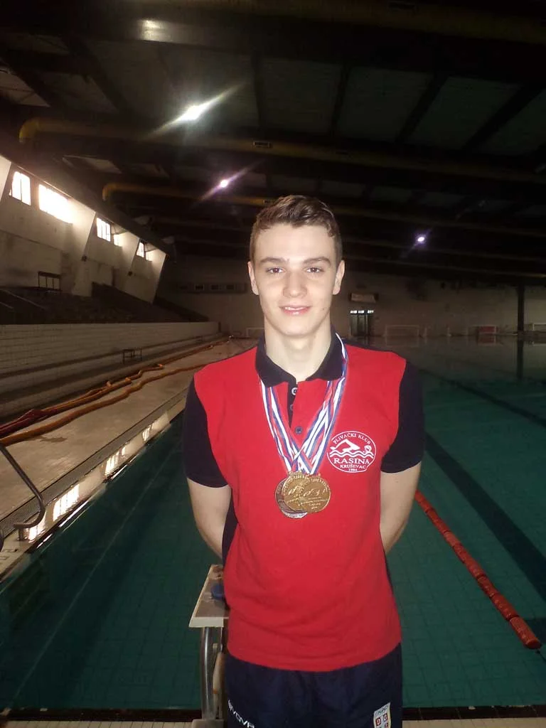 Plivači "Napredka " i Rasine" darovali Kruševcu 12 medalja sa zimskih državnih prvenstava Srbije u plivanju