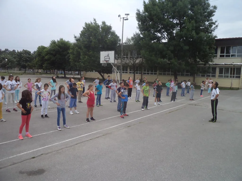 22.05.2015 u OŠ"Dragomir Marković" Sportski savez grada Kruševca realizovao akciju "Sportski poligoni"