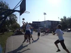24.08.2015 u okviru manifestacije"Sportsko leto 2015"Sportskog saveza grada Kruševca održani su turniri u "Rukometu na pesku " i "Strit basketu"