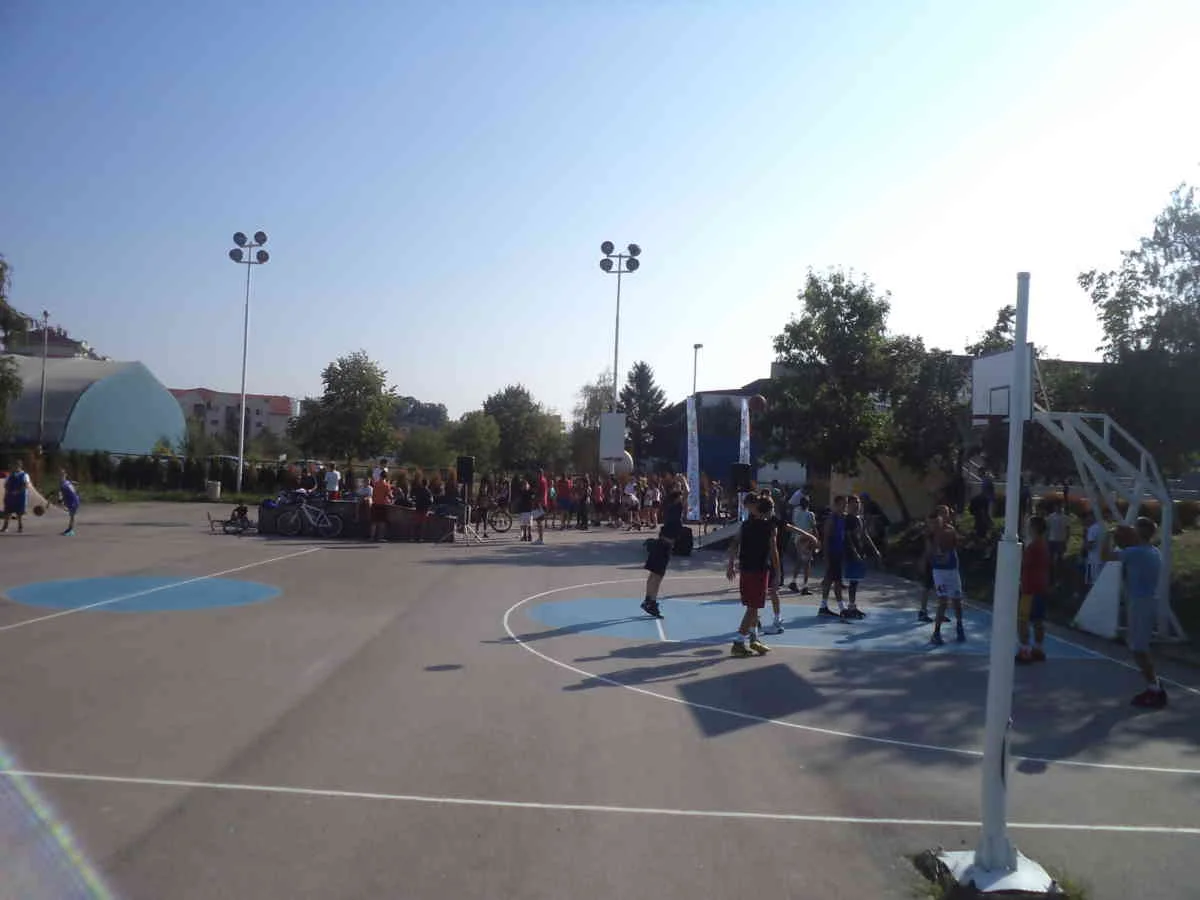 30.08.2017 u okviru " Sportskog leta 2017 " održan turnir u strit basketu 3 na 3