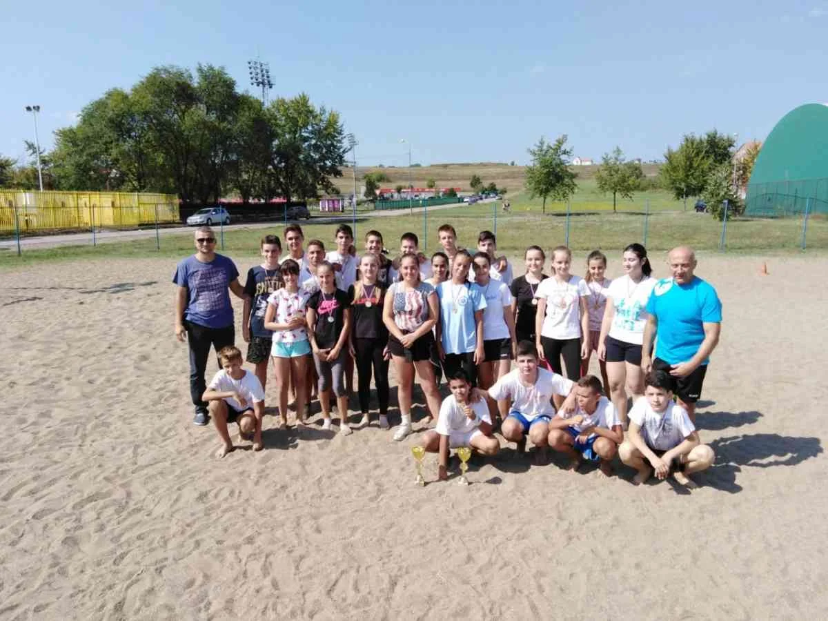 22.08.2019 u okviru "sportskog leta"održan turnir u ruKometu na pesku