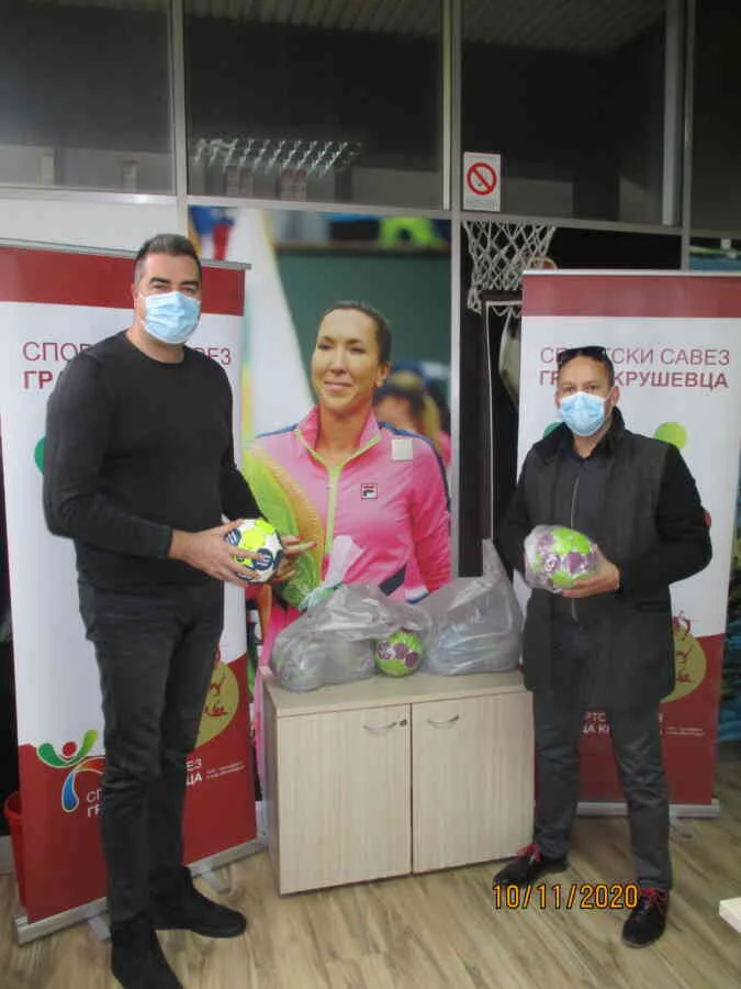 Sportski savez grada Kruševca članicama uručio donaciju rukometnih i košarkaških lopti