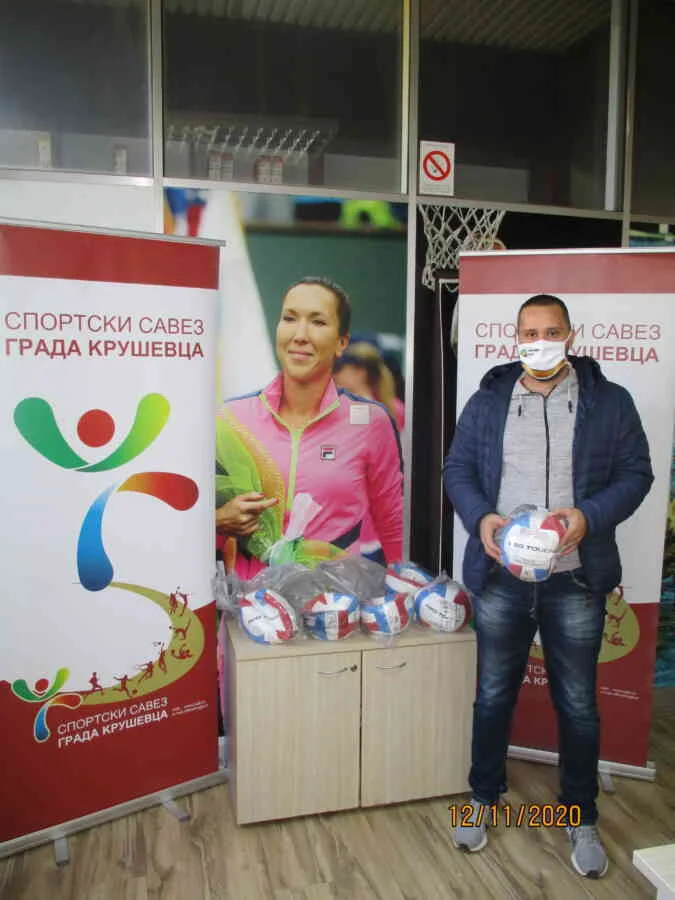 sportski savez grada kruševca članicama uručio donaciju odbojkaških lopti