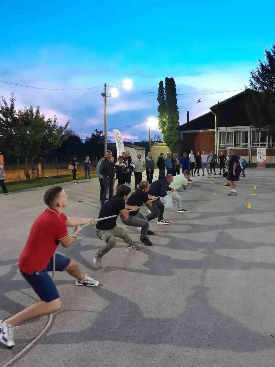 u okviru "sportskog leta" održano "čarapansko nadmetanje" narodni višeboj