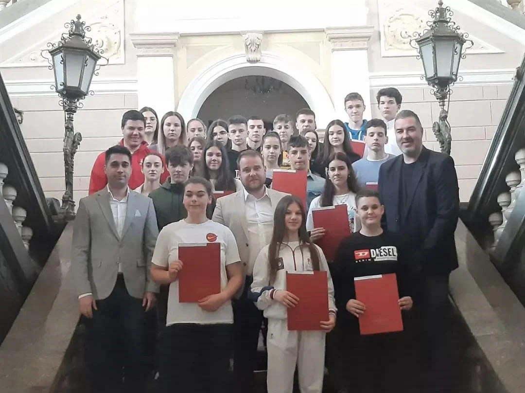 Uručeni ugovori o stipendiranju perspektivnih kruševačkih sportista