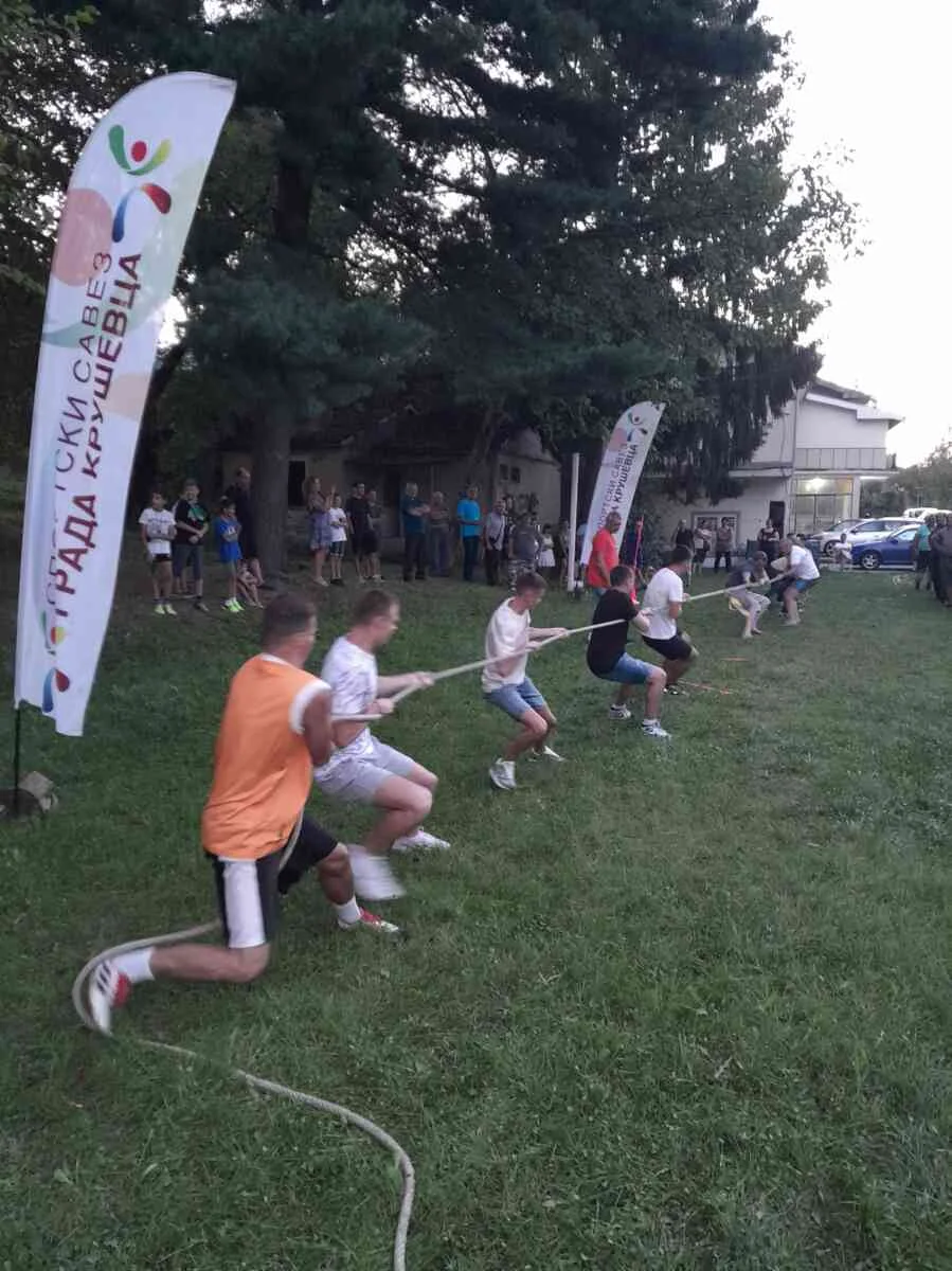 U okviru "sportskog leta" u selu Zdravinje održano "Čarapansko nadmetanje-narodni višeboj"