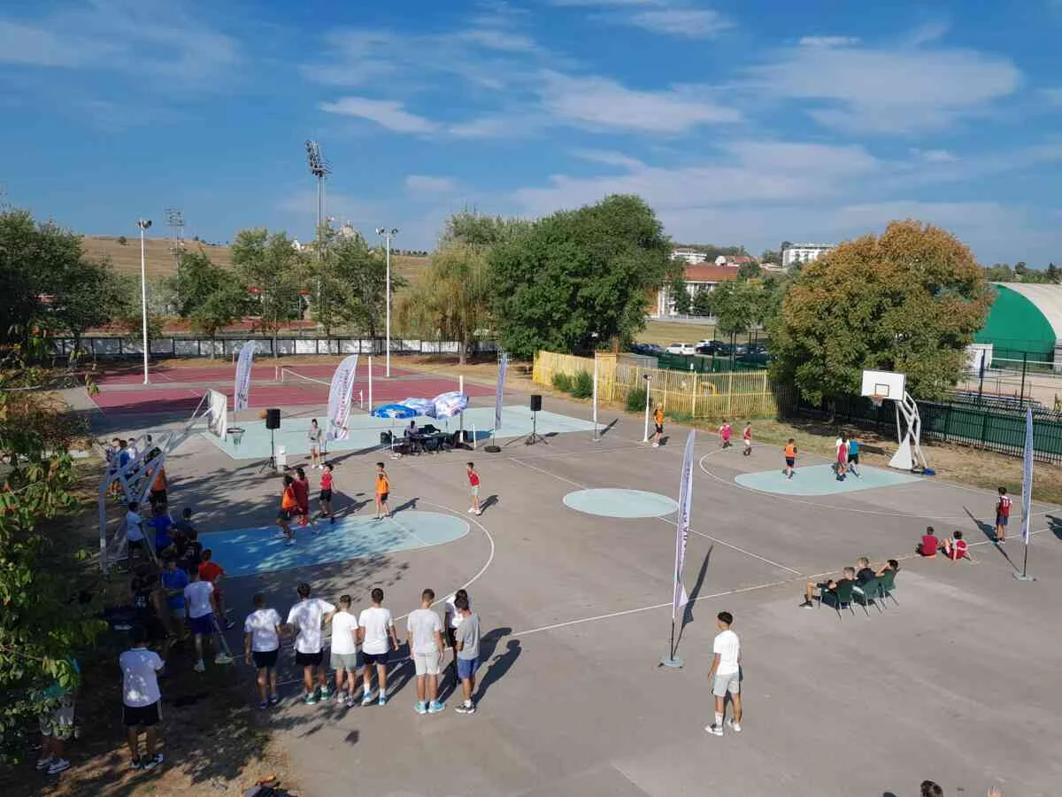 u okviru "sportskog leta" održan turnir u uličnom basketu 3 na 3