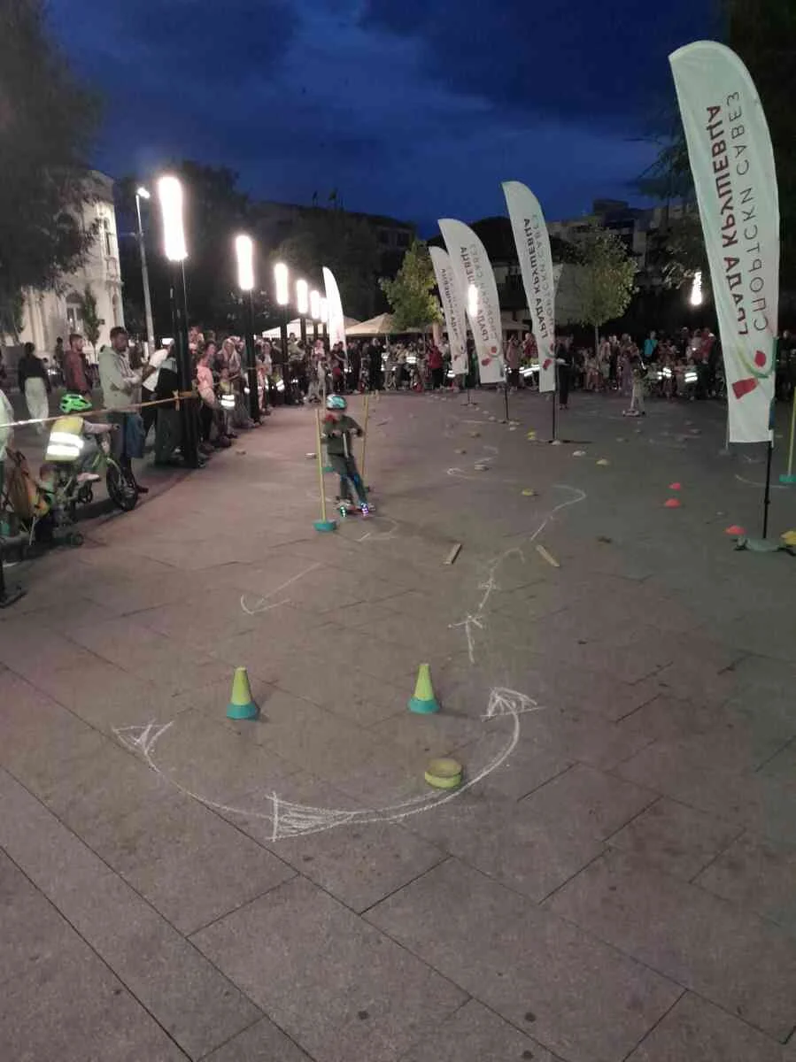 održana manifestacija "pokaži šta znaš na biciklu i trotinetu"