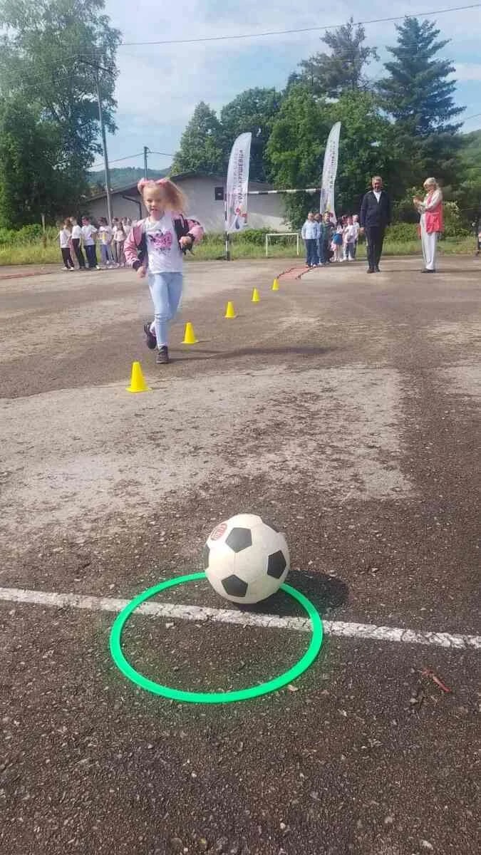 u područnim odeljenjima OŠ "Knez Lazar" u Majdevu i Sebečevcu održana akcija Sportskog saveza grada Kruševca "Vežbajmo zajedno"