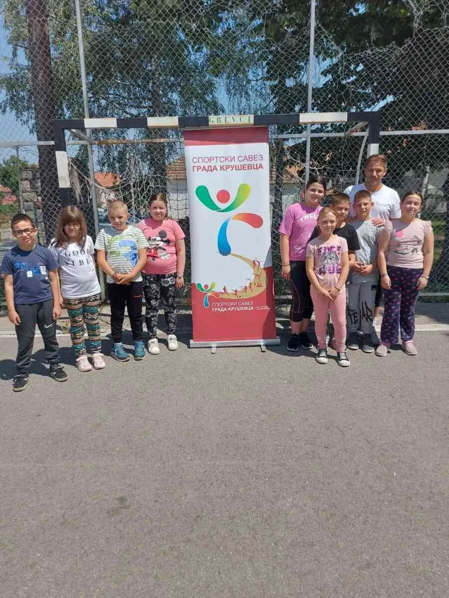 u područnim odeljenjima OŠ "Velizar Stanković - Korčagin" u Đunisu i Grevcima održana akcija Sportskog saveza grada Kruševca "vežbajmo zajedno"
