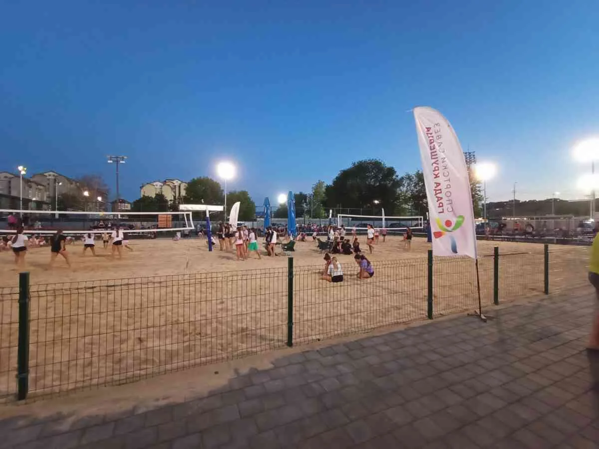 u okviru "sportskog leta" održan turnir u odbojci na pesku