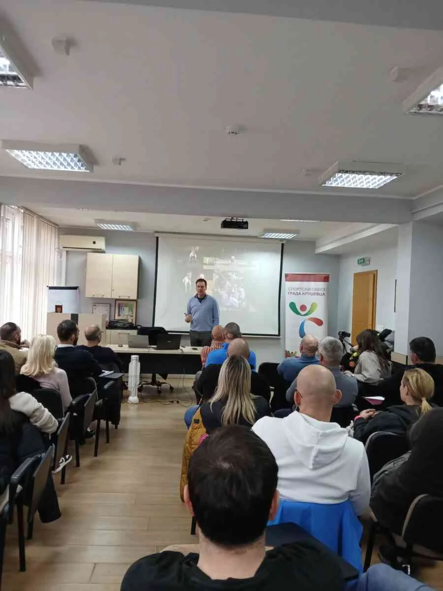 U KRUŠEVCU ODRŽANO BESPLATNO EDUKATIVNO PREDAVANjE ZA STRUČNO USAVRŠAVANjE SPORTSKIH STRUČNjAKA, STRUČNjAKA U SPORTU I NASTAVNIKA FIZIČKOGG VASPITANjA